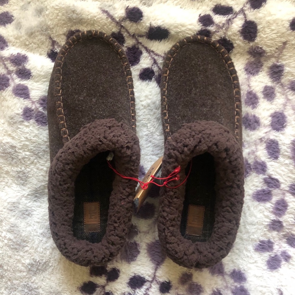 BROWN SLIPPERS